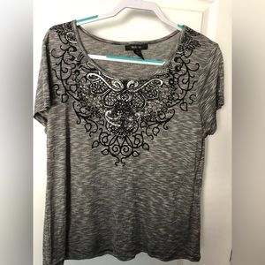 Style & CO beautiful t-shirt with ornament. Large